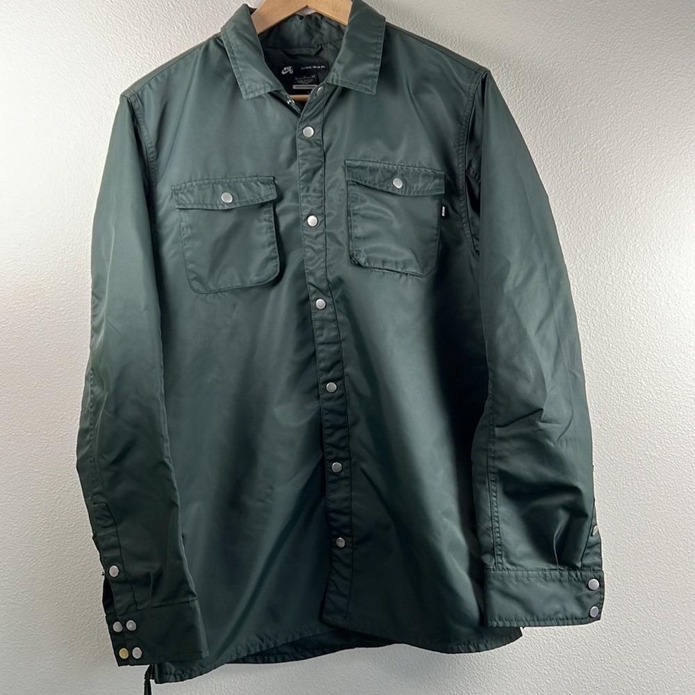 Nike SB 100% Nylon Jacket Size Small
